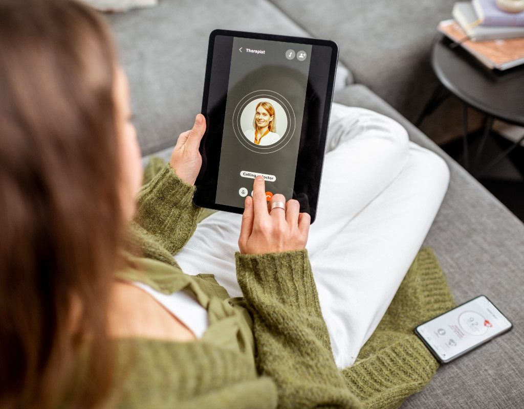 woman-virtual-therapy