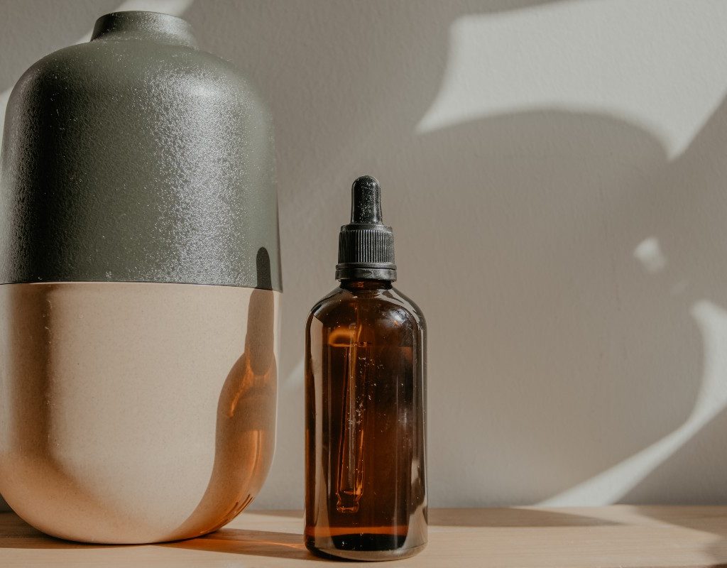 essential-oil-diffuser-and-oil