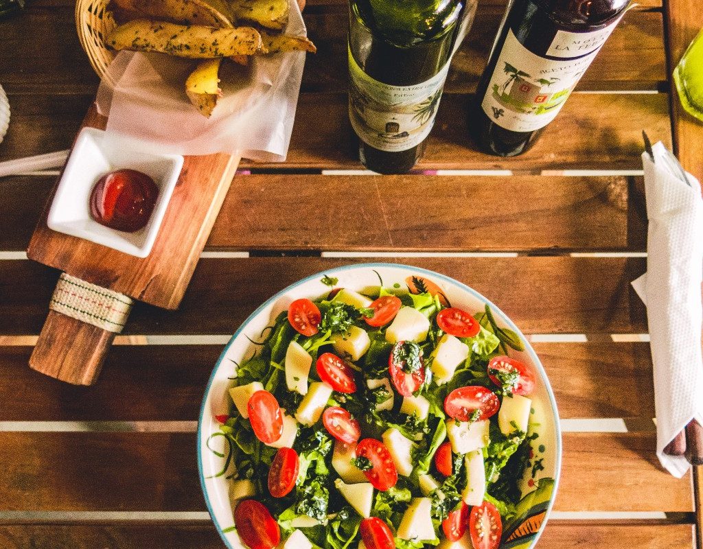 greek-salad-on-wood-picnic-table