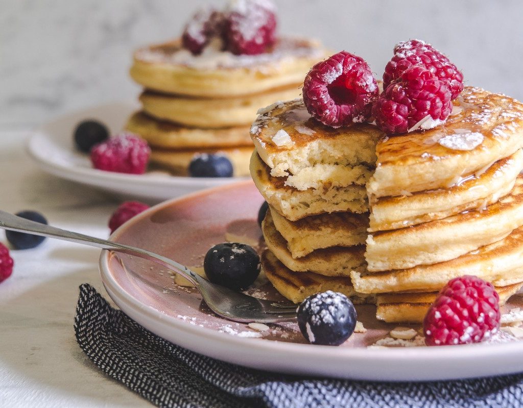 healthy-pancakes-with-berries