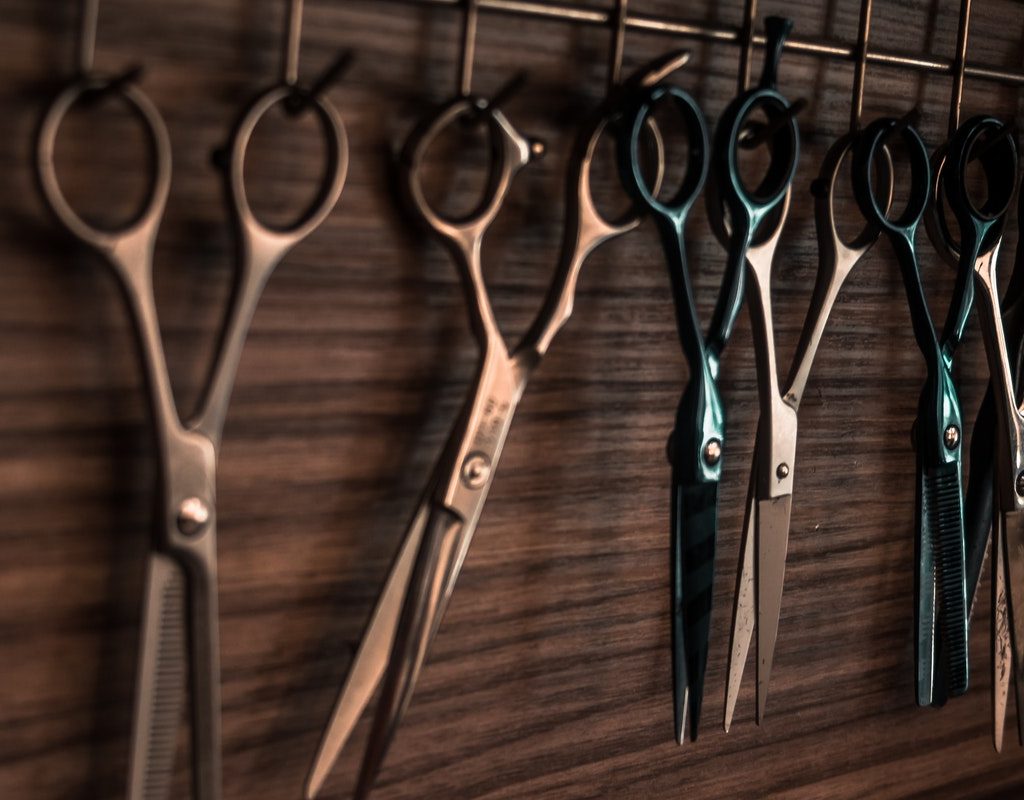 A row of haircutting shears.