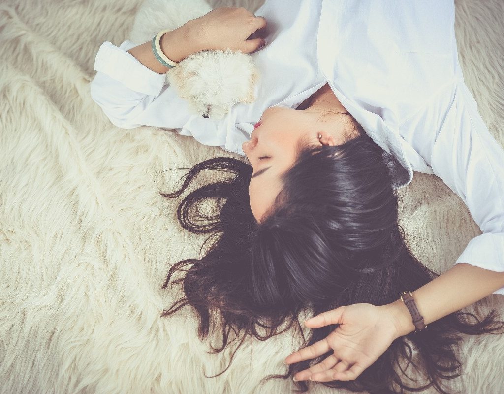 woman-sleeping-white-linens
