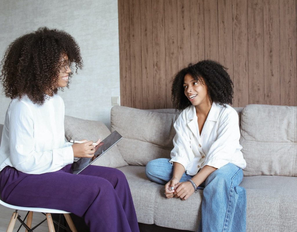 women-in-cbt-therapy-session