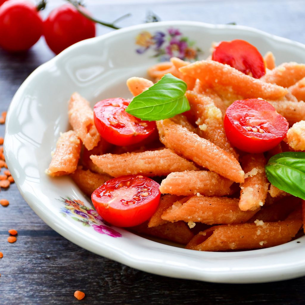 Red lentil pasta with tomatoes and basil