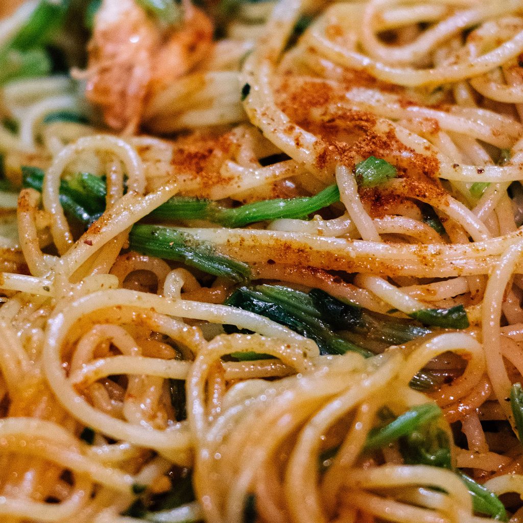 Seasoned spaghetti with spinach