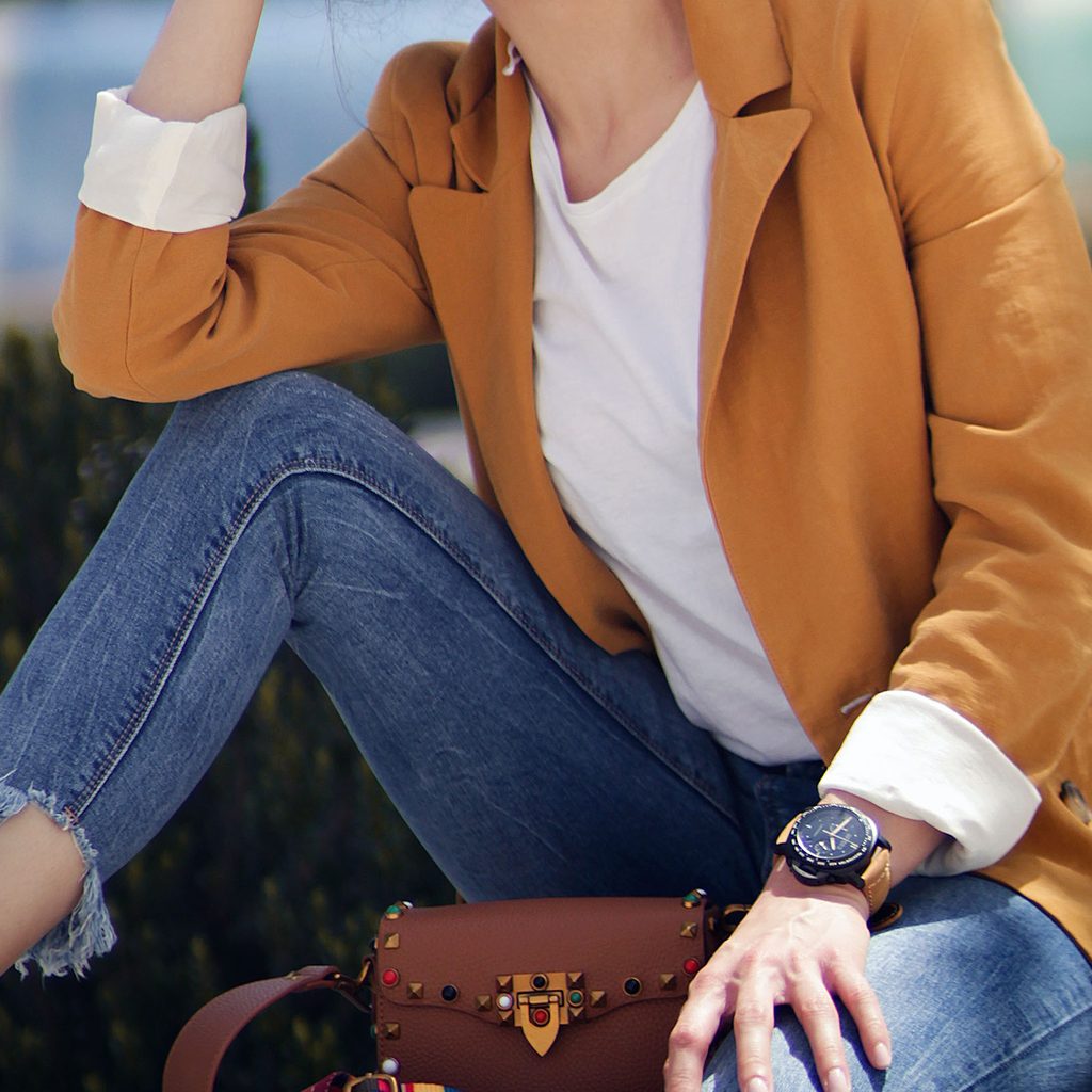 Woman wearing a blazer and jeans