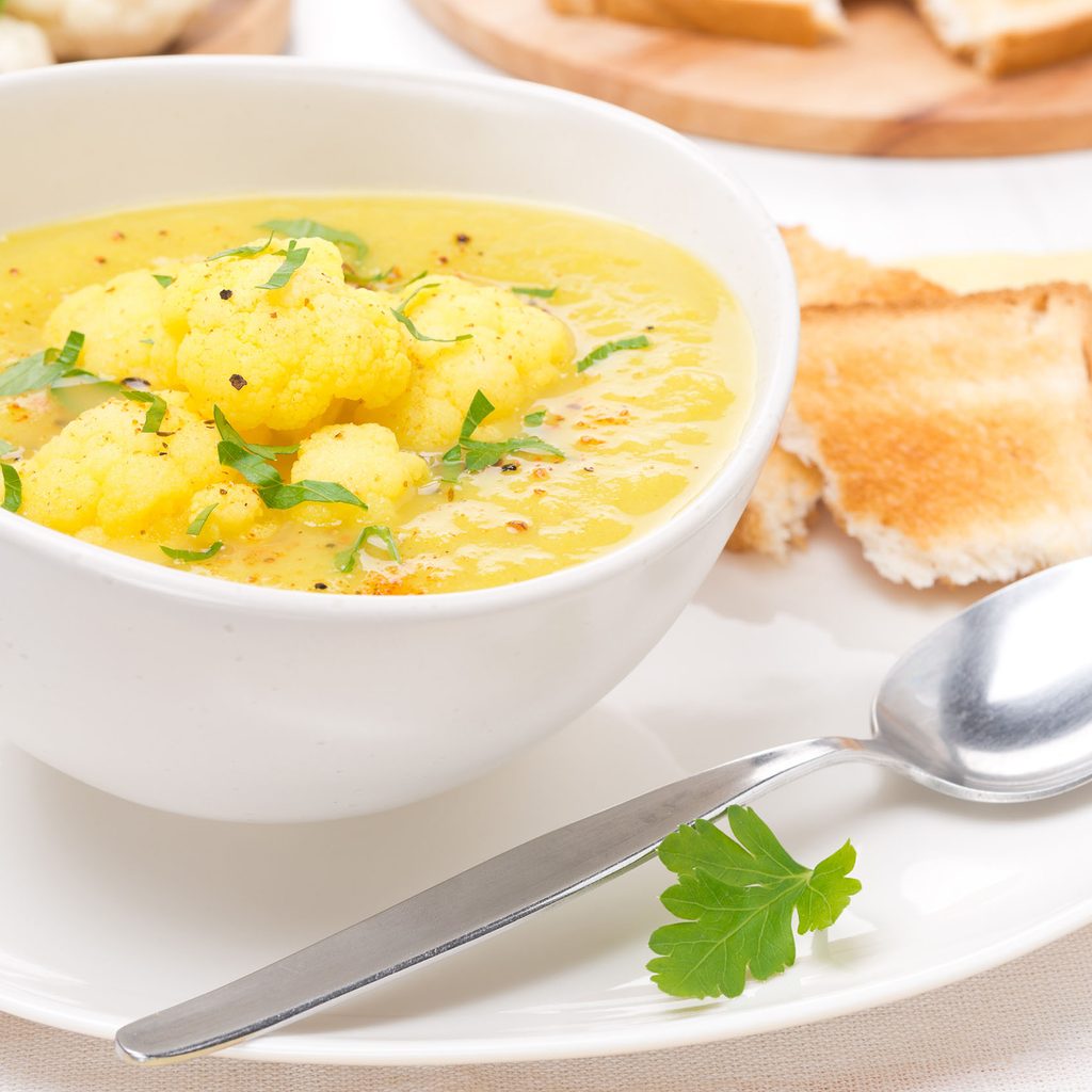 Curried cauliflower soup with toast