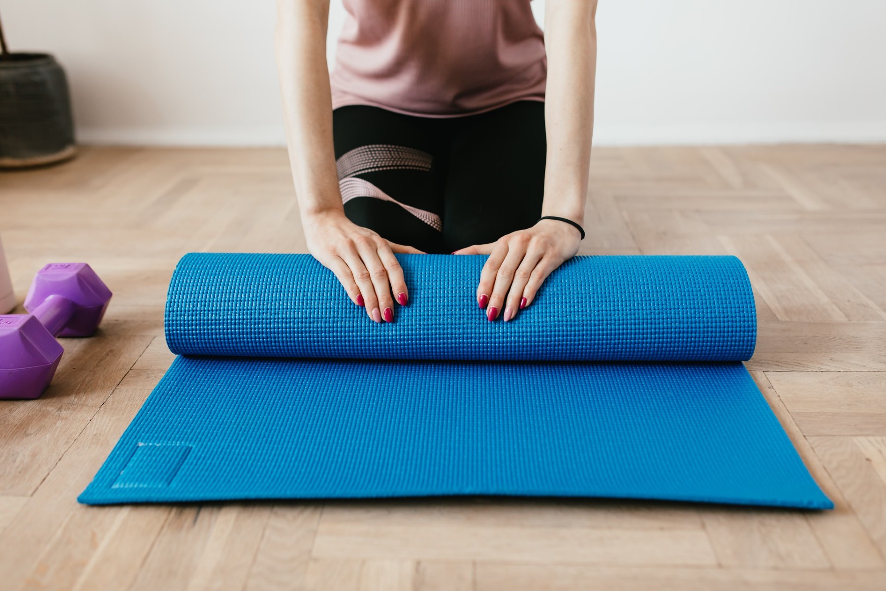 woman unrolling yoga mat