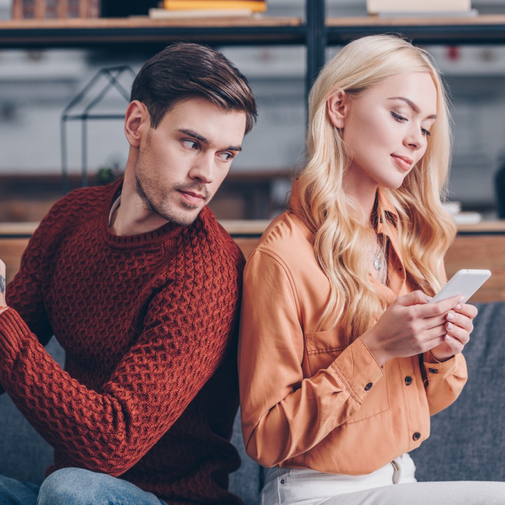 A jealous couple on their phones