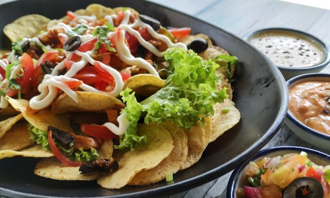 healthy-tortilla-alternative-tacos-on-black-plate