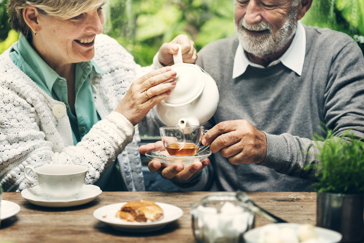 Older couple drinks tea to boost memory