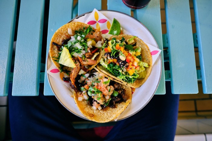 healthy-tortillas-on-picnic-table