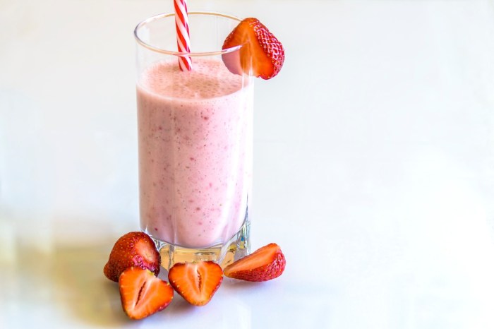protein-shake-strawberries