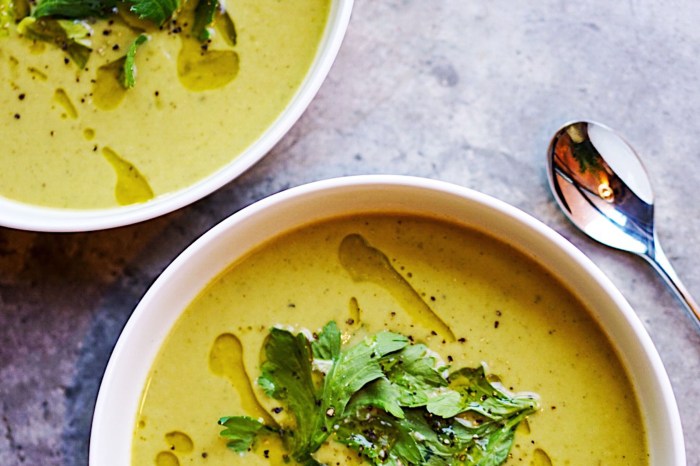 Two bowls of green soup