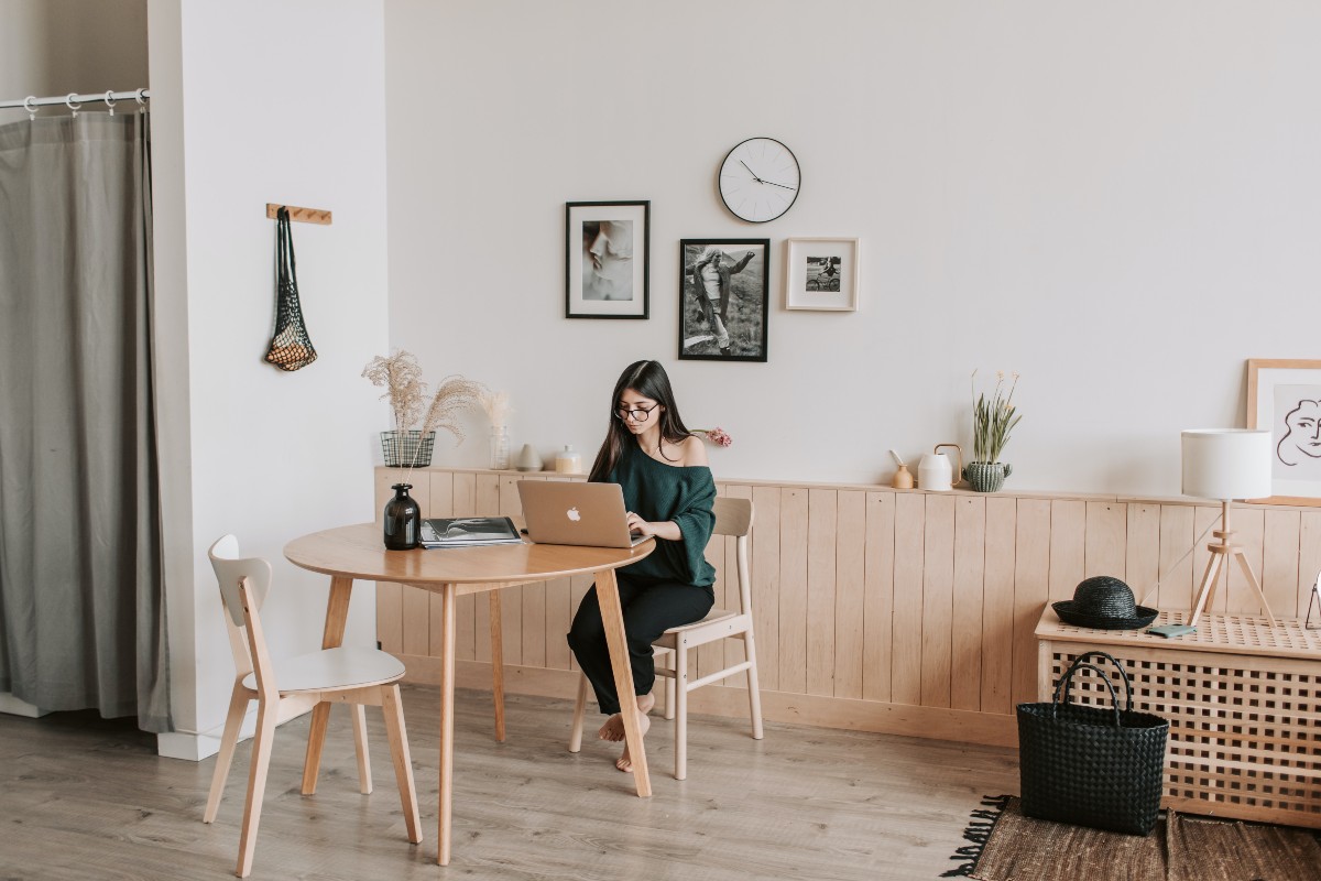 woman-sitting-at-small-table-on-computer
