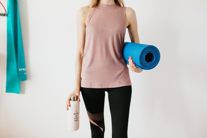 woman-with-pilates-mat-and-waterbottle