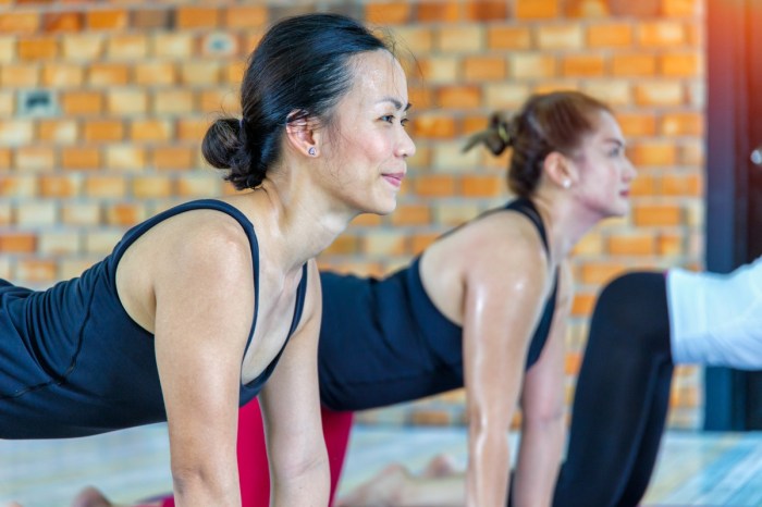 women-doing-hot-yoga