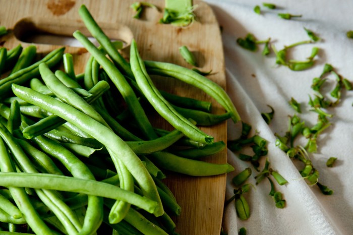 Green beans on a cutting board
