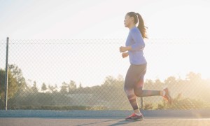 running essentials woman fence