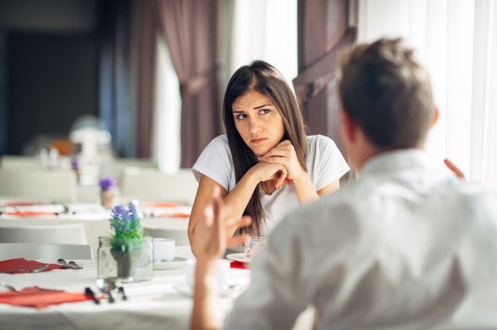 arguing healthy relationships woman listening argument