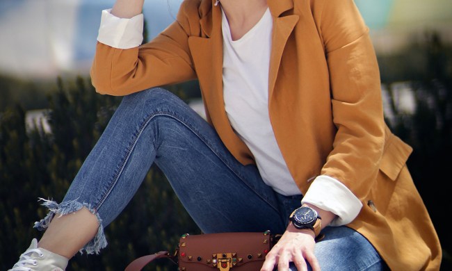 Woman wearing a blazer and jeans