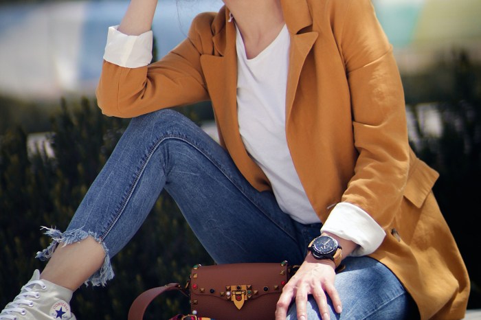 Woman wearing a blazer and jeans