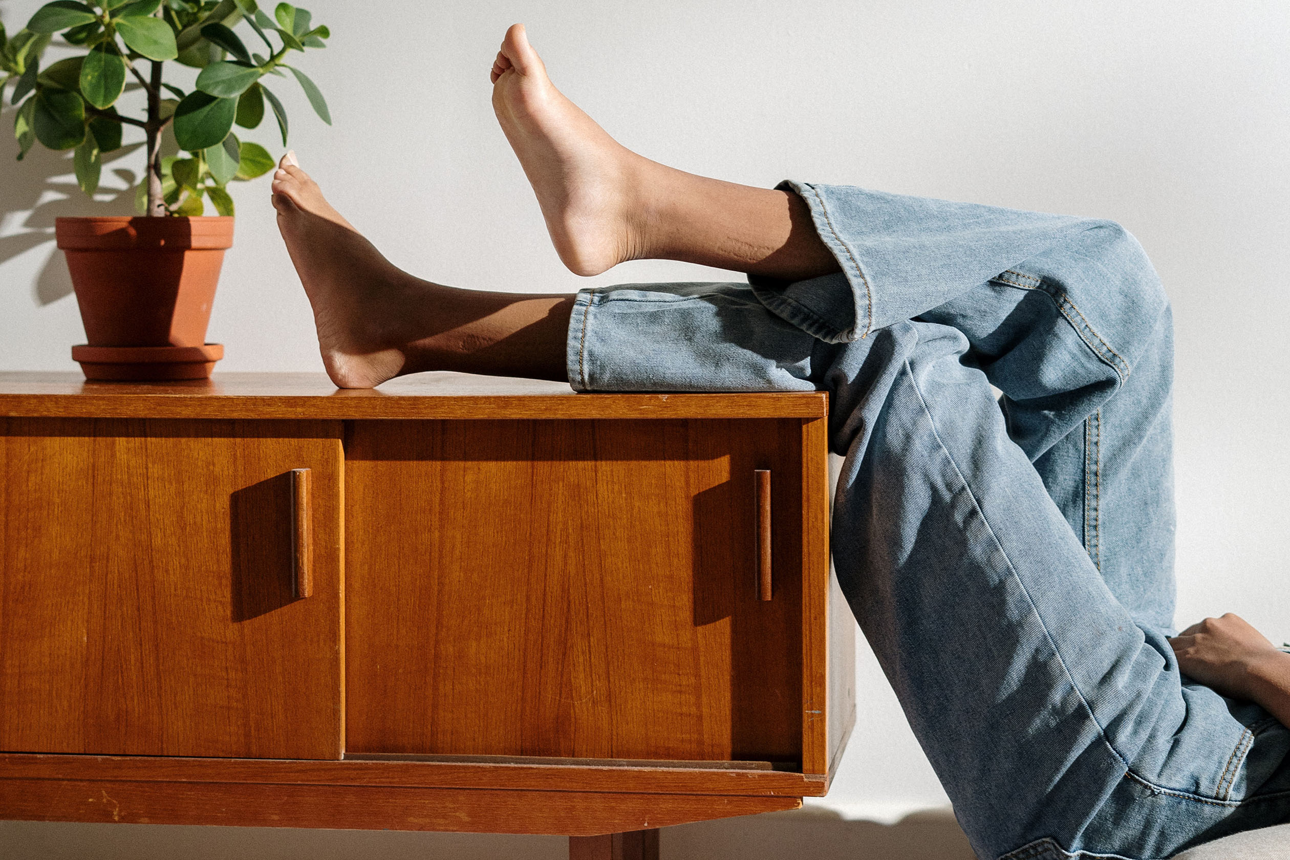 Woman wearing loose jeans