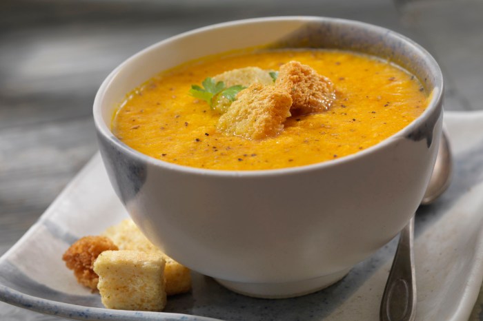 Creamy carrot soup with croutons