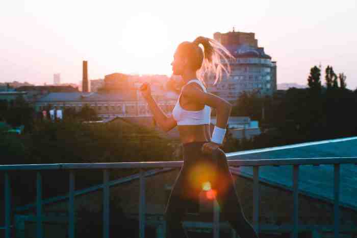 best time to workout woman running morning